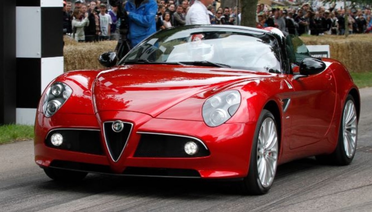 Auto classiche, i miti Fiat e Alfa Romeo al Salone di Parigi: Alfa Romeo 8C Spider 2010