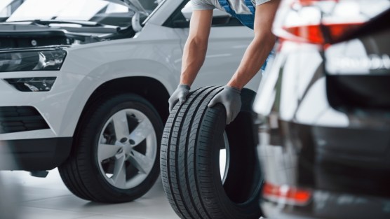 Pneumatici diversi sull’auto, quando sono ammessi