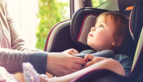 Colpo di calore, bimbi in auto a rischio: come evitarlo