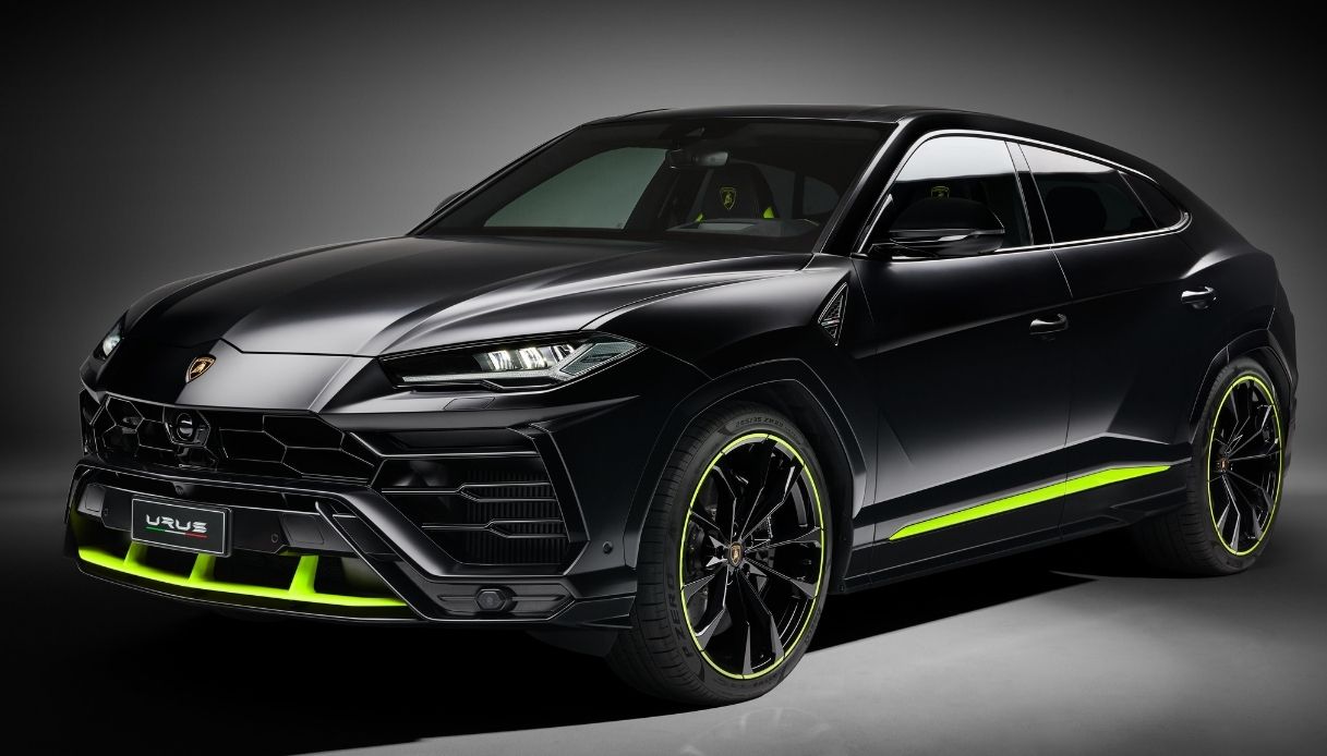 lamborghini urus graphite capsule