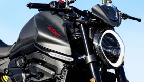 Svelato il nuovo Ducati Monster, addio al telaio a traliccio