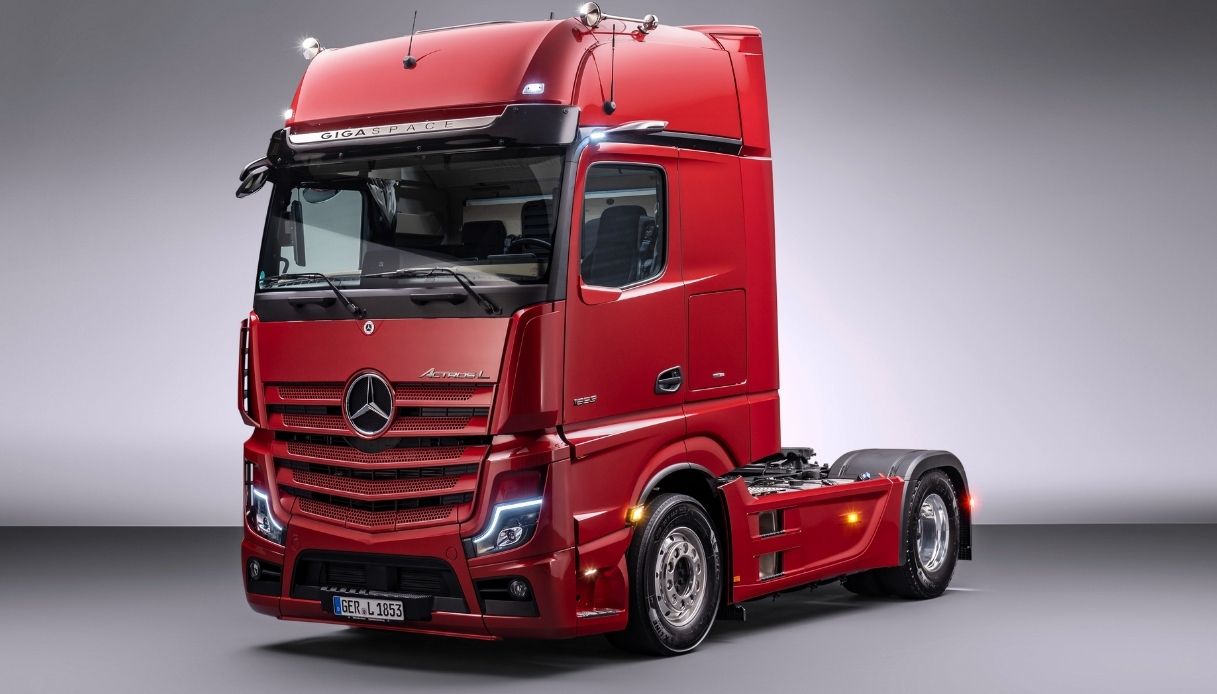 Mercedes svela il nuovo Actros L