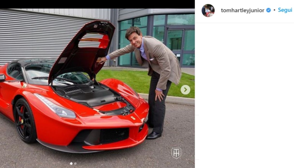 Il capo di Mercedes Toto Wolff vende la sua Ferrari autografata