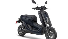 Arriva EMF: il nuovo scooter Yamaha con batterie intercambiabili