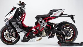 Eicma 2022, rivoluzione a due ruote: la moto shock di Italjet