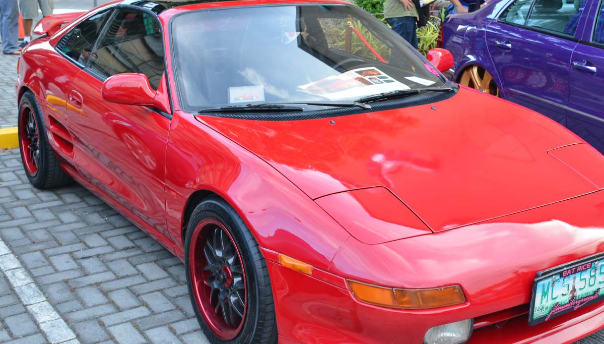 Toyota MR2: diventa una fake Ferrari