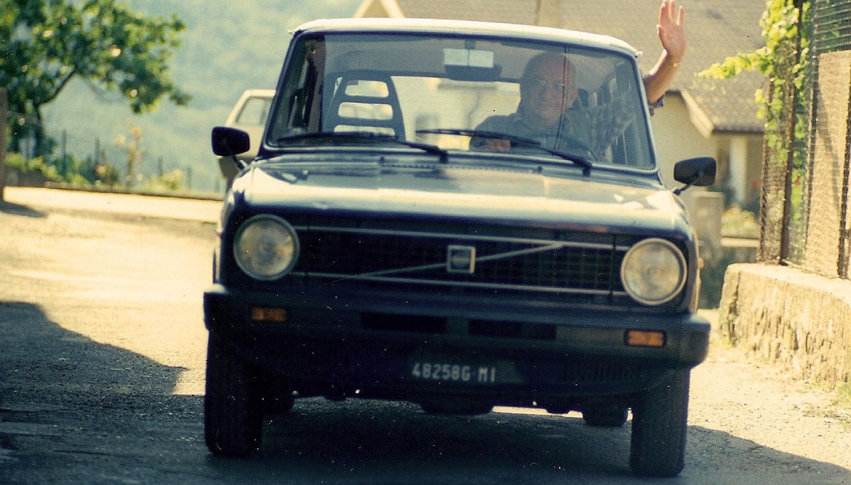 Il nonno di Marco alla guida della Volvo