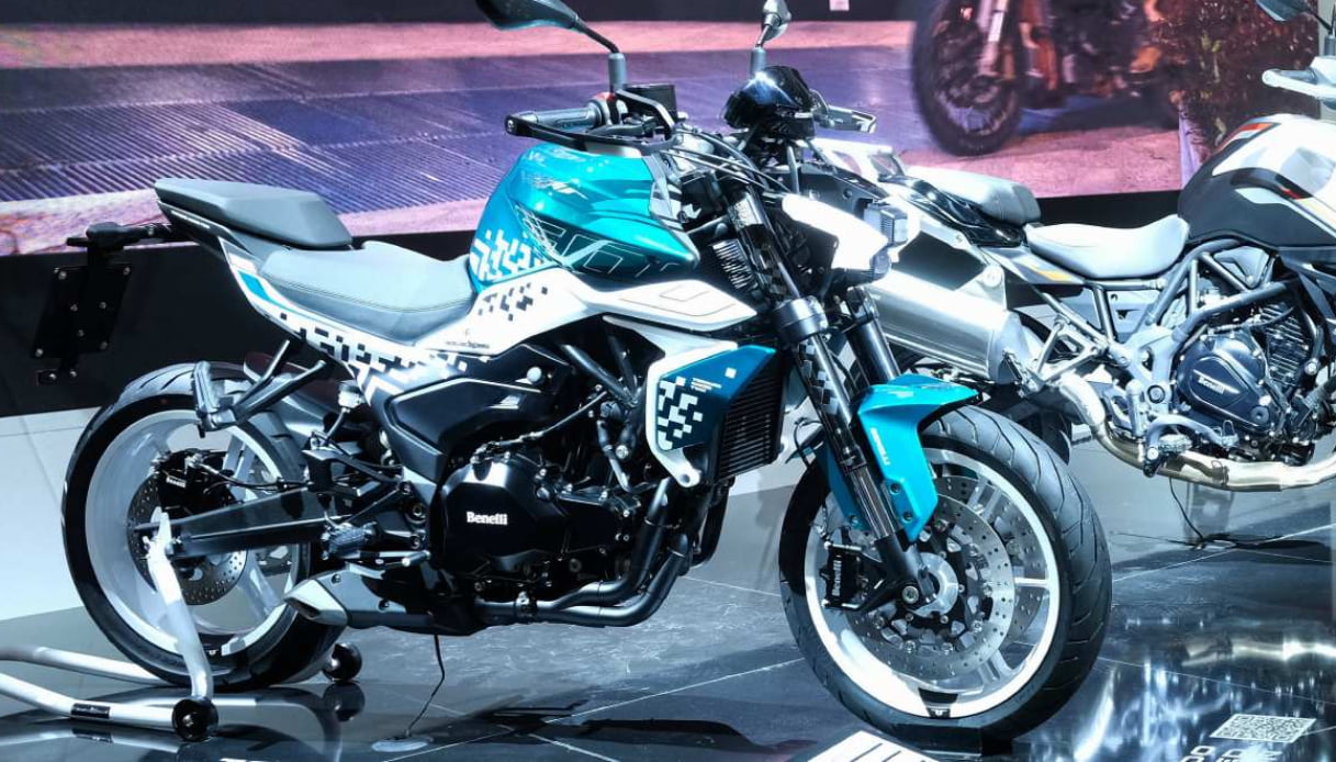 Benelli Tornado Naked Twin 500: la nuova "nuda" italiana