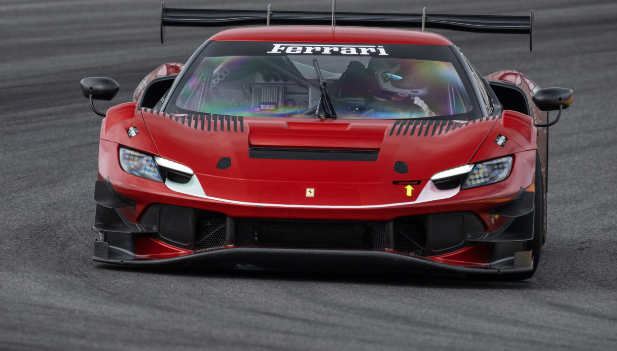I test della nuova Ferrari 296 GT3