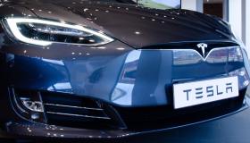 Tesla prepara una novità low cost per il futuro