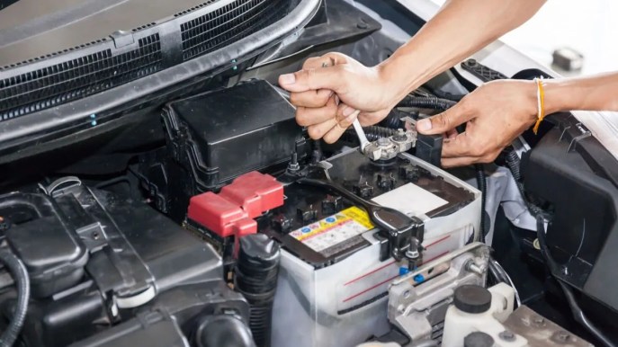 Cambiare batteria dell’auto da soli: come fare