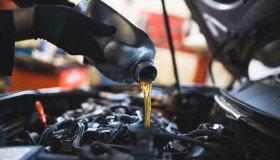 Come scegliere l’olio motore giusto per la propria auto