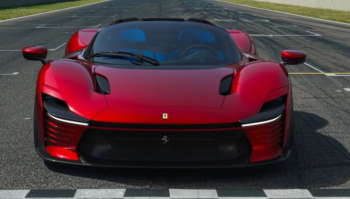 Nuova Ferrari Daytona SP3: l'auto di Ibrahimovic