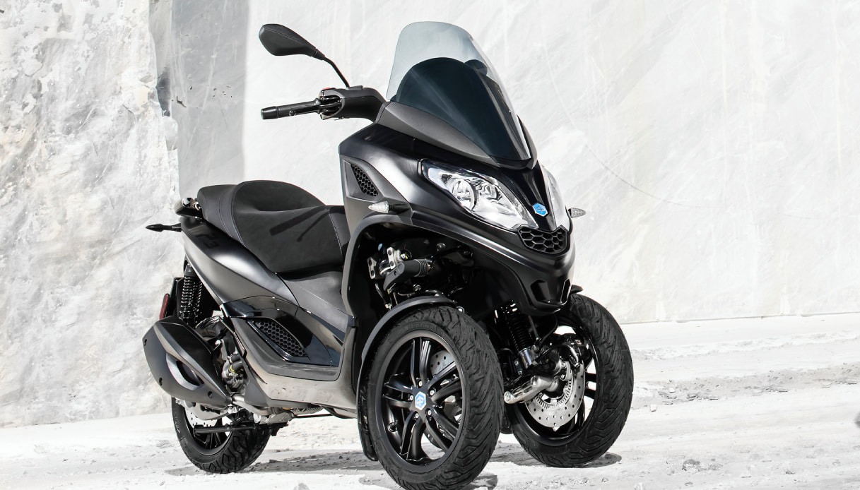 Piaggio MP3 si presenta nel nuovo allestimento Deep Black