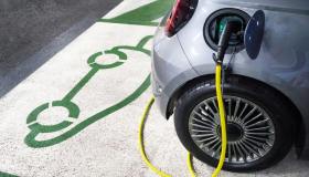 Caldo infernale sull’Italia: soffrono anche le auto elettriche