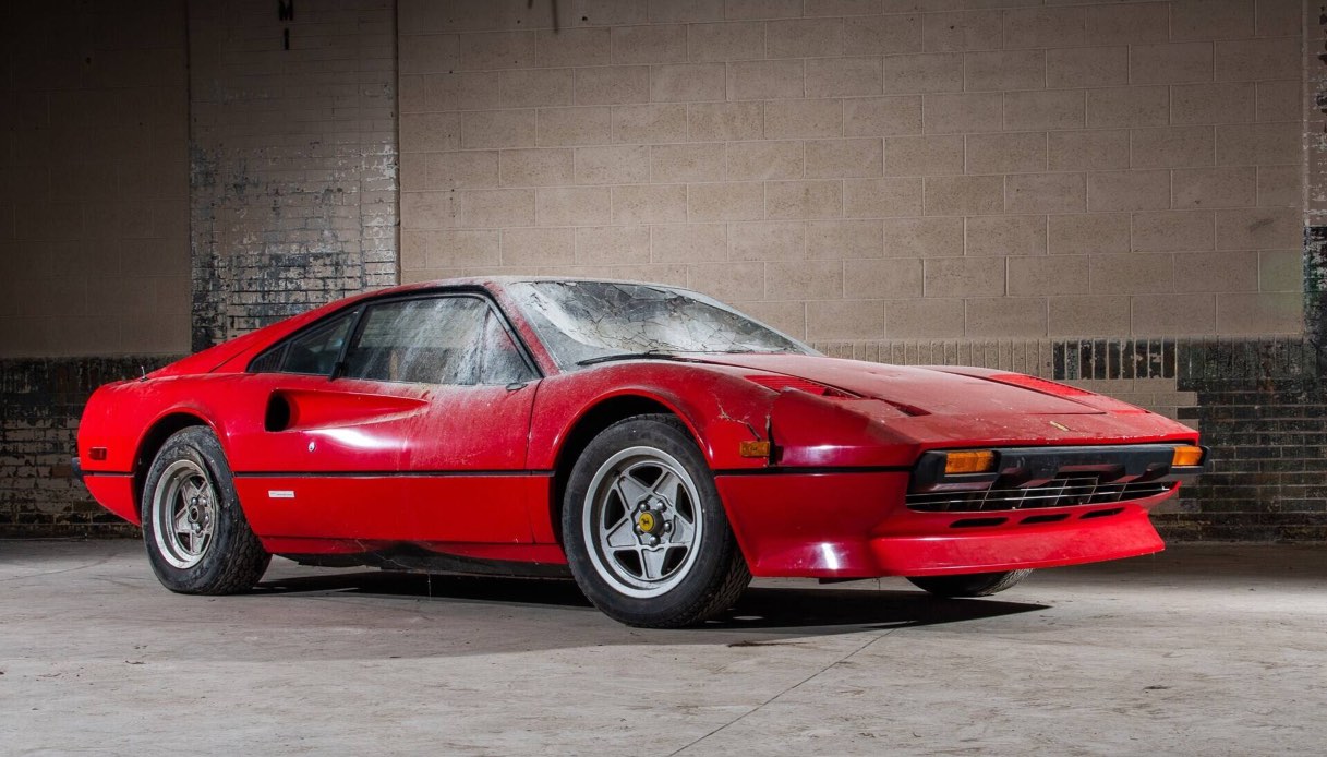 Una Ferrari da sogno ritrovata in un garage