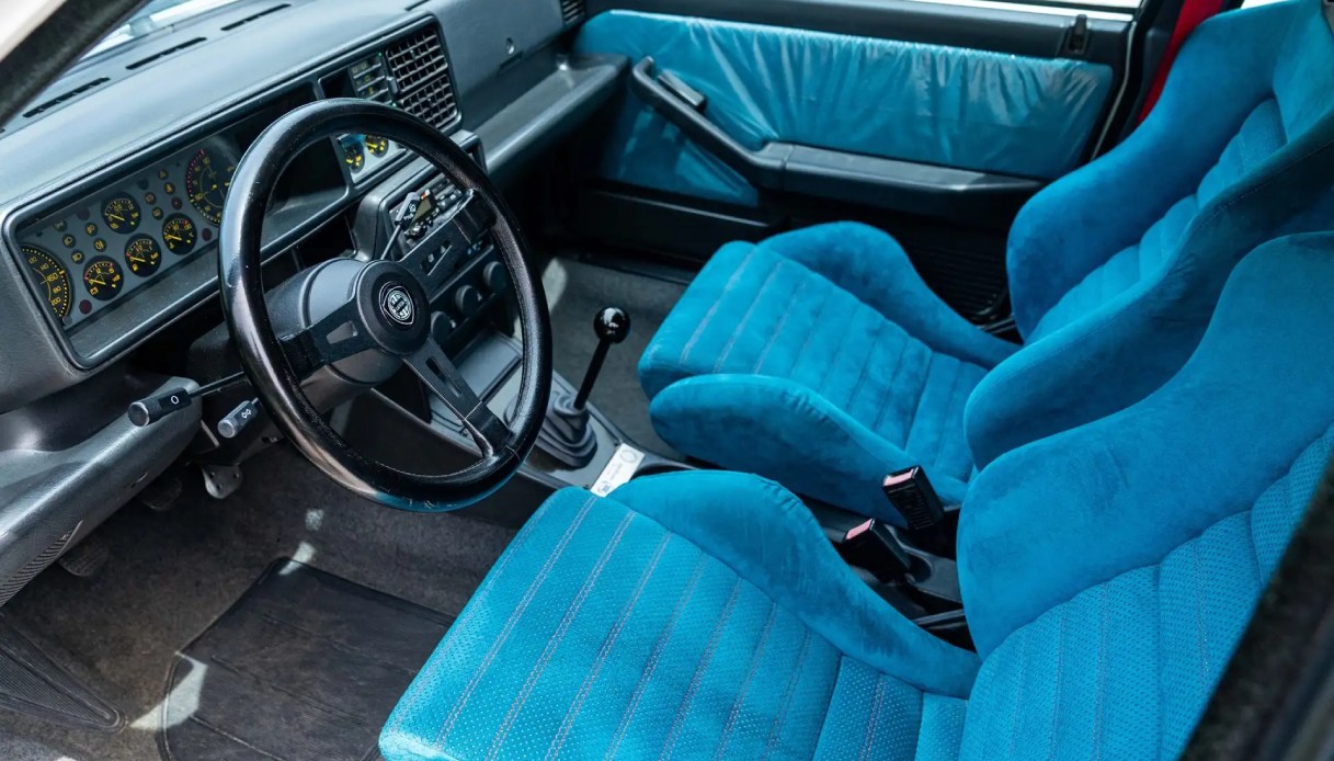 Interni Lancia Delta HF Integrale "Martini 6"