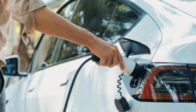 La differenza tra auto ibrida Full e Plug-in: quale scegliere