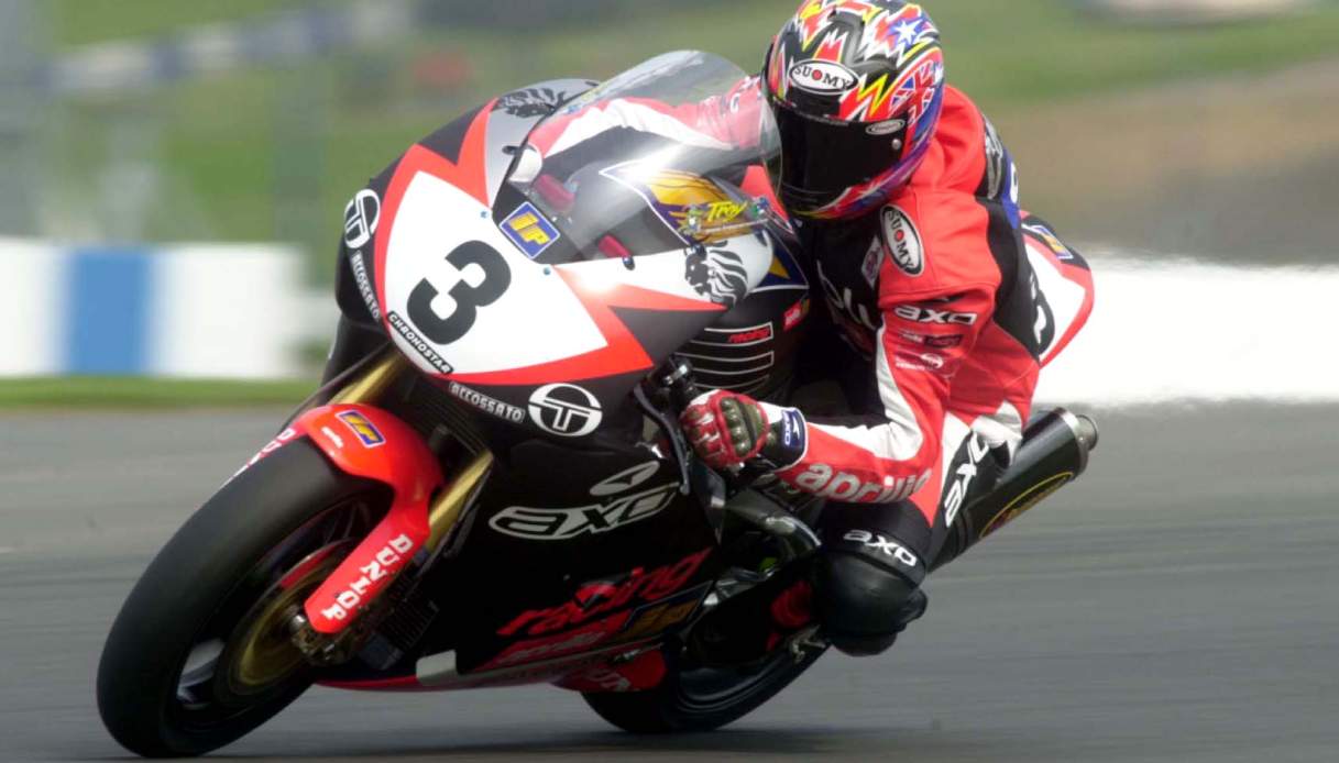 aprilia superbike corser