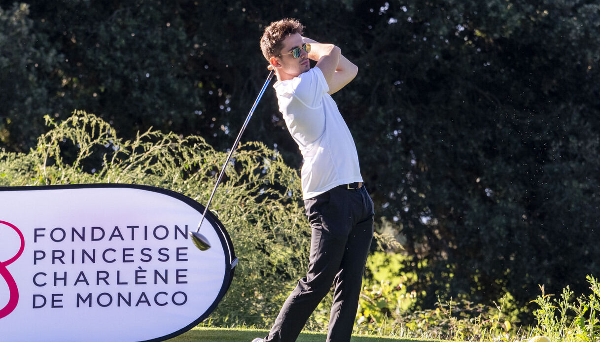 Oltre alla musica e alla moda, una delle passioni più grandi di Charles Leclerc è il golf