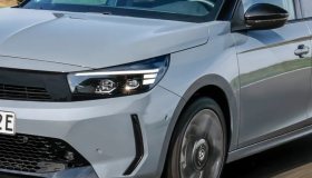 Buon Natale da Opel: il regalo è la nuova piccola elettrica