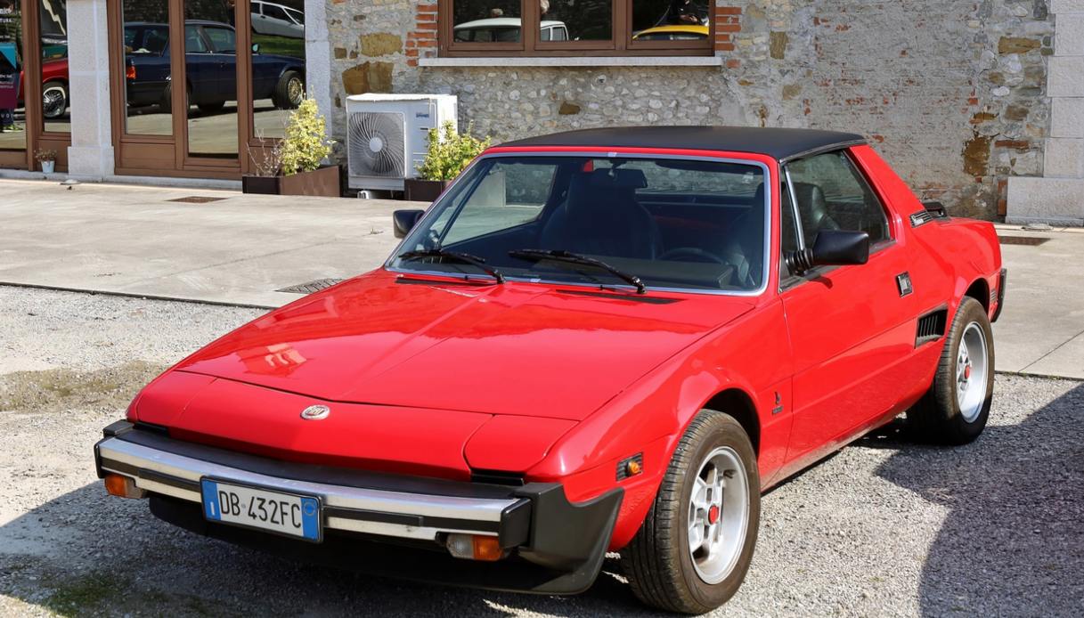 FIAT X1/9, auto targa: cosa la differenzia dalla cabrio