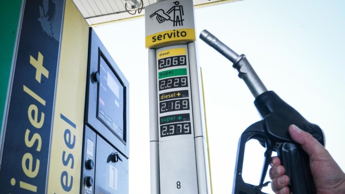Prezzo benzina e diesel in calo, quanto costa al distributore