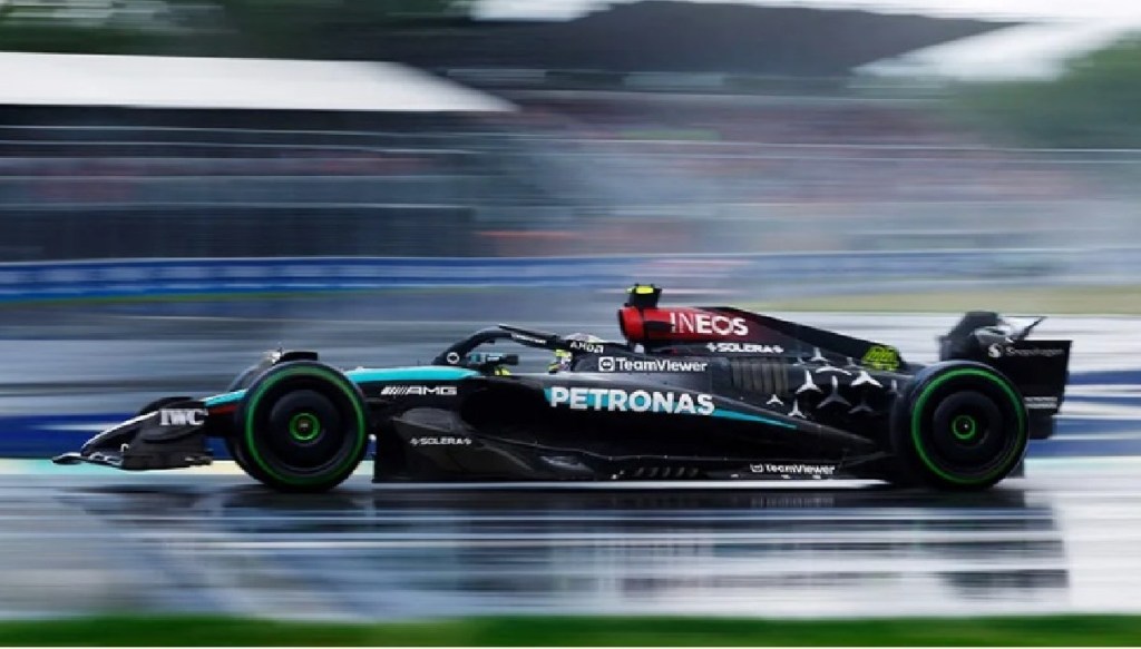 Lewis Hamilton (Mercedes) W15