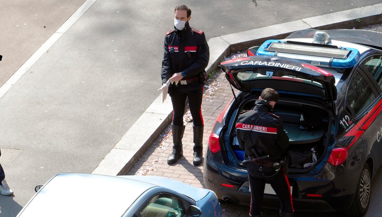 Carabinieri, hanno sgominato una banda truffava distributori di benzina