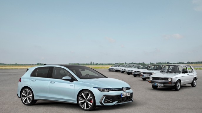 Volkswagen celebra la sua best seller, 50 anni di Golf