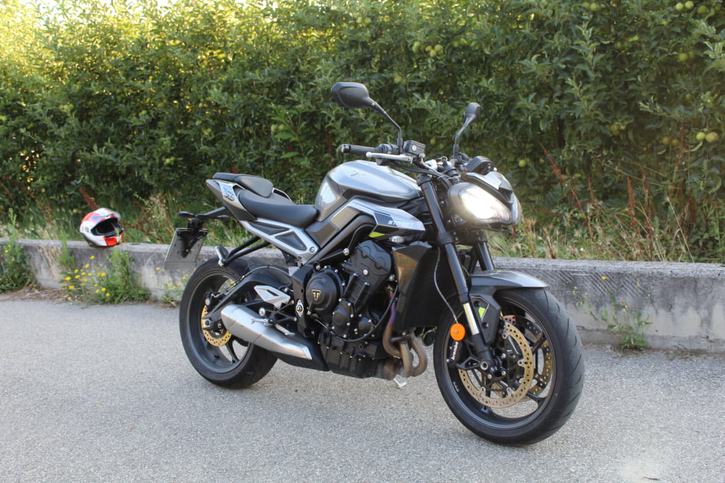 Triumph Street Triple 765 R, vera nuda