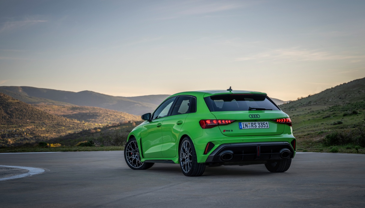 Audi RS 3, paraurti ed estrattore ispirati al motorsport