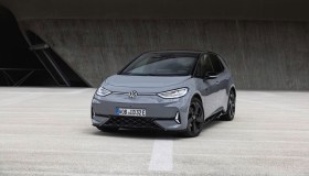 Volkswagen lancia la sua elettrica più sportiva di sempre, sprigiona 326 cavalli