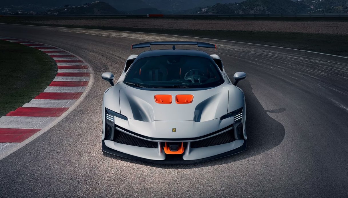 Ferrari SF90 XX Stradale, l'aggiunta alla collezione di Charles Leclerc