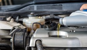 Olio motore, la quantità sbagliata può danneggiare il motore