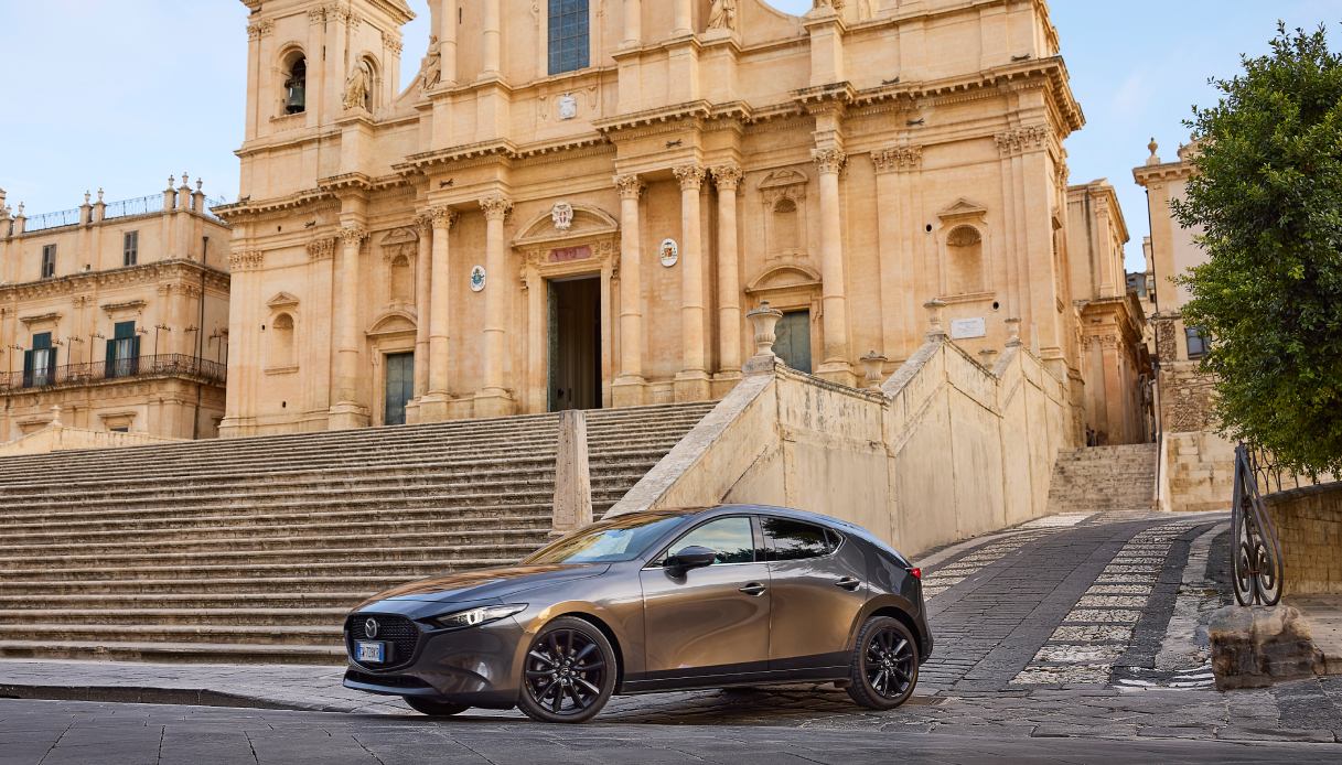 Mazda3, elegante carrozzeria berlina a 4 porte