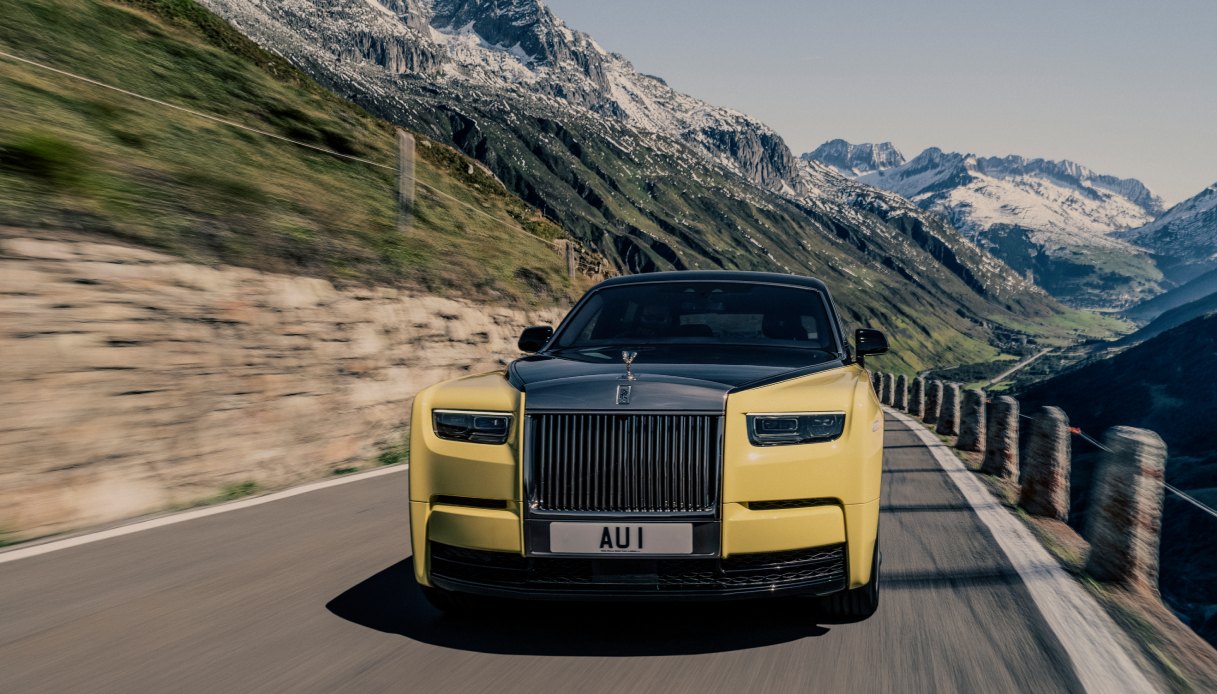 La livra Rolls-Royce Phantom Extended si basa su un audace accostamento cromatico