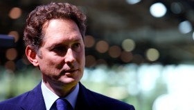 Stellantis, vendite dimezzate rispetto a FCA: probabili nuovi fondi dal Governo