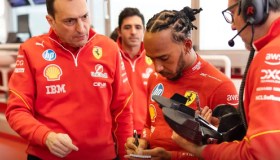 Ferrari, Hamilton indica la strada da seguire e accelera verso il 2025