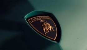Lamborghini da record, le auto di lusso non conoscono crisi