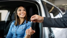 Guidare l’auto di un’altra persona: cosa dice il nuovo Codice della Strada