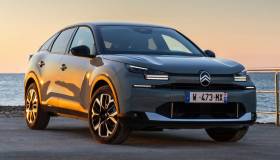 Citroën rivoluziona il segmento C con C4 e C4 X: nuovo stile e comfort in prima linea