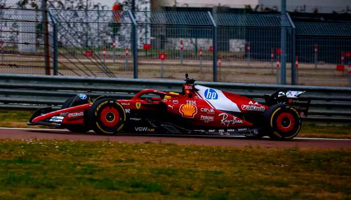 Hamilton sulla Ferrari SF-25