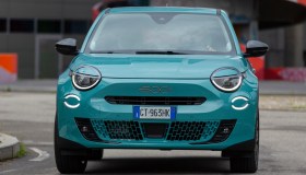 I vantaggi del cambio automatico offerto di serie sulla Fiat 600 Hybrid