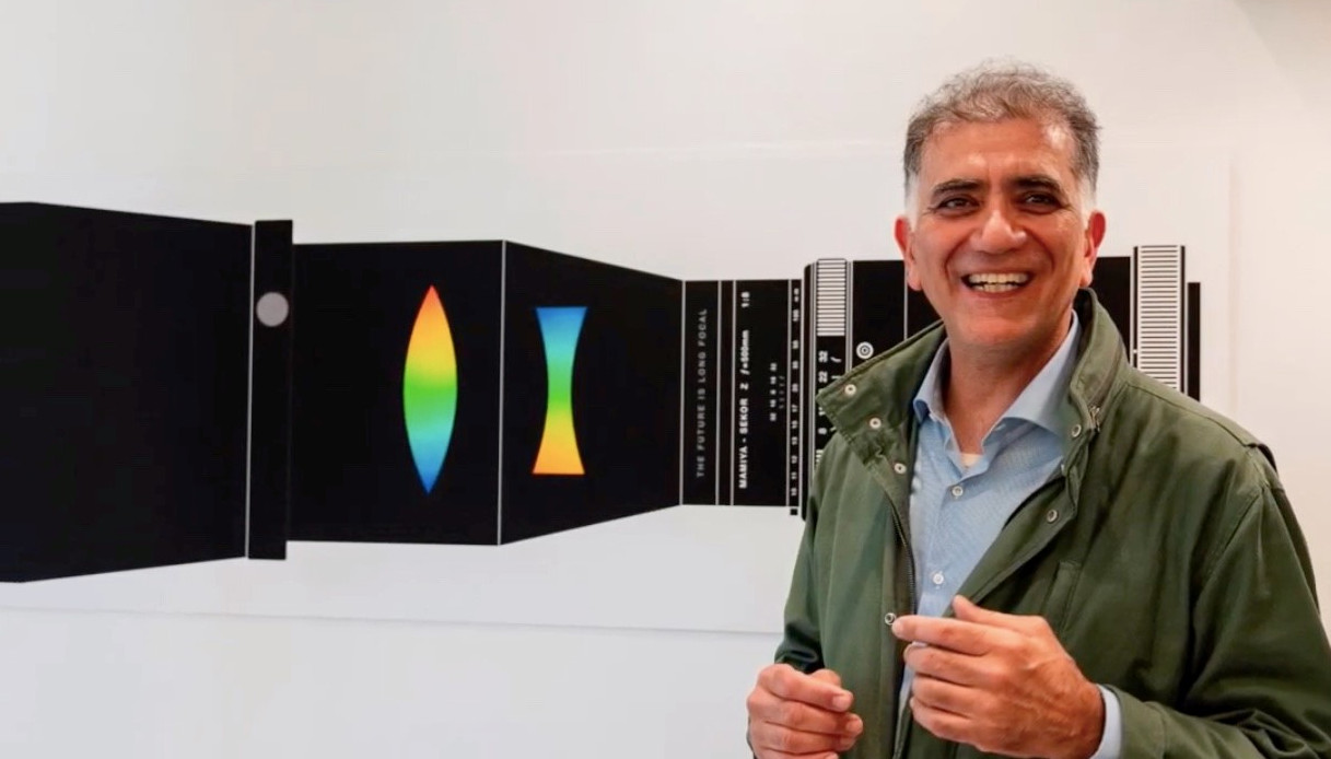 Il fotografo e artista Ramak Fazel