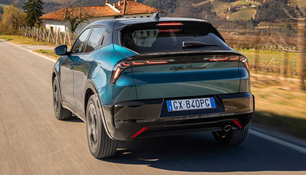 Alfa Romeo Junior Ibrida Q4