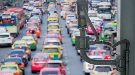 Mancata assicurazione auto: ZTL e semafori possono rilevarla? La risposta