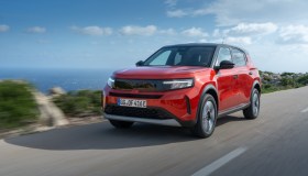 Nuovo Opel Frontera debutta con prezzi competitivi, fino a 7 posti e 1.600 litri di carico