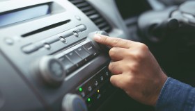 Autoradio a rischio estinzione: Agcom lancia l’allarme