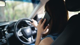 Quali sono le sanzioni per l’uso del cellulare alla guida alla prima violazione